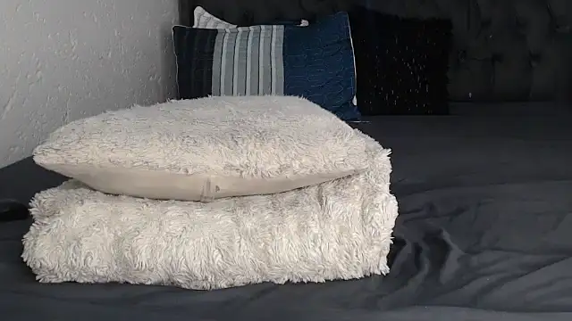 CreamyPussy95 online show from May 10, 6:15 am
