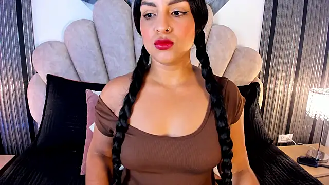 LongHair Queen online show from May 6, 7:07 pm