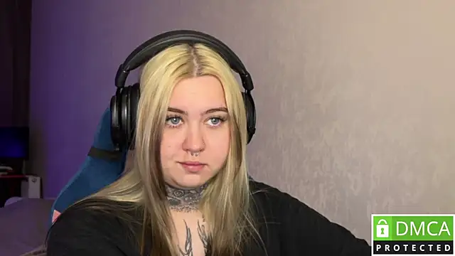 CuteUna online show from April 16, 2:06 pm