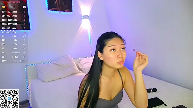 LaylaLaurent online show from May 12, 8:11 am