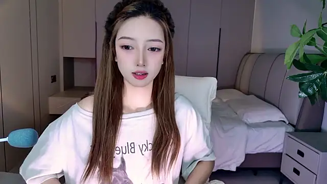 MMMxiXi6 online show from April 22, 3:20 pm