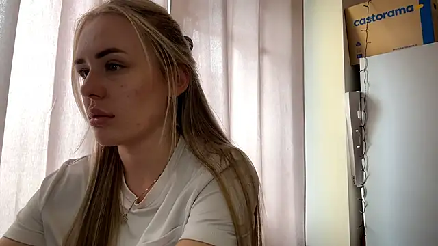 JungHennies online show from April 15, 1:00 pm