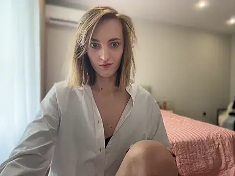 MiaKomoi online show from April 23, 9:50 am