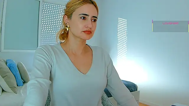 pennyyy  online show from July 27, 6:27 pm