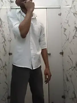 itsmemadhu2019 online show from May 27, 12:46 pm