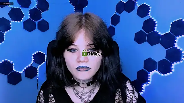 nikki kiss  online show from May 7, 8:51 am