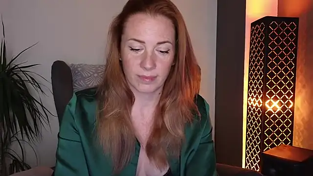 Snapshot of Sharon_Red chatting on September 24, 4:39 pm Sharon Red online show from September 24, 4:39 pm