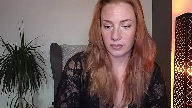 Snapshot of Sharon_Red chatting on October 4, 3:49 pm Sharon Red online show from October 4, 3:49 pm