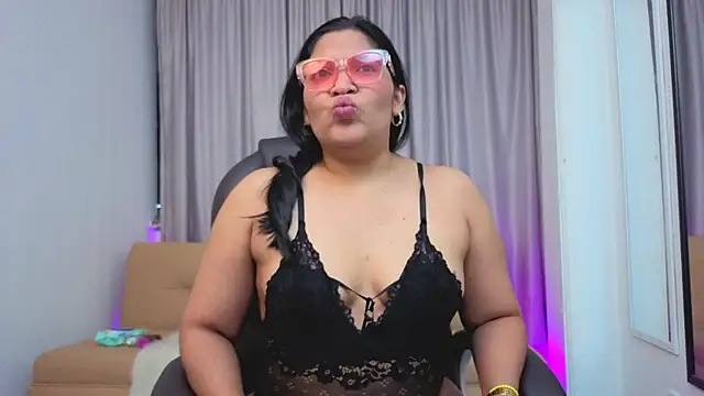 Jesika Jones online show from April 21, 11:50 am