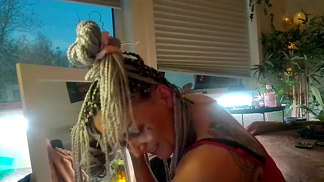 shyhornymommy online show from May 2, 11:52 pm