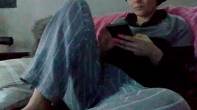 shyhornymommy online show from April 28, 3:10 am