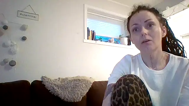 shyhornymommy online show from July 11, 9:48 pm