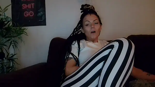 shyhornymommy online show from July 21, 1:06 am