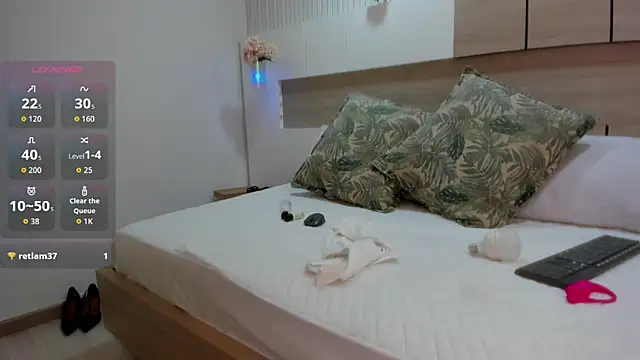 Naoomi Cruz online show from April 15, 7:36 pm