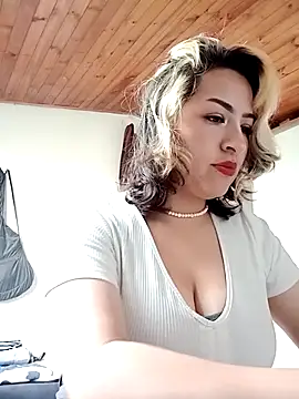 HannaJonnes  online show from April 16, 1:11 pm