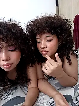 Chloe and Violeta online show from July 10, 1:22 pm