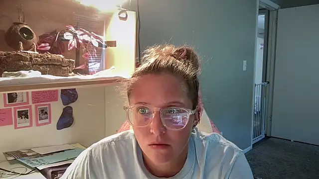 MUSCLEMOMMY1365 online show from April 23, 4:20 pm