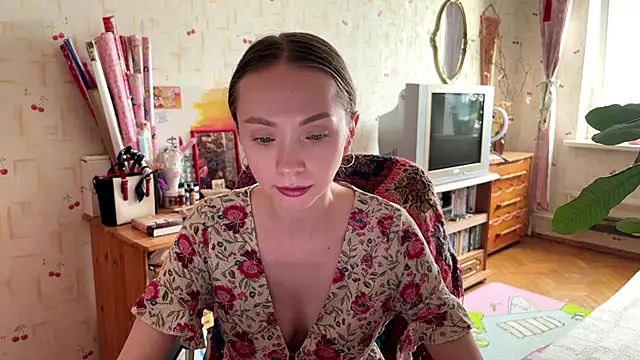 AdriannaBill online show from June 7, 4:03 pm