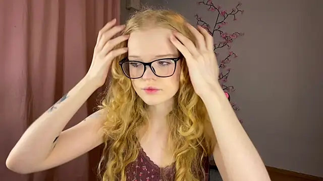 RoseeFairy online show from May 23, 3:27 am
