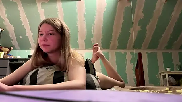 Skinny girl  online show from May 15, 6:21 pm