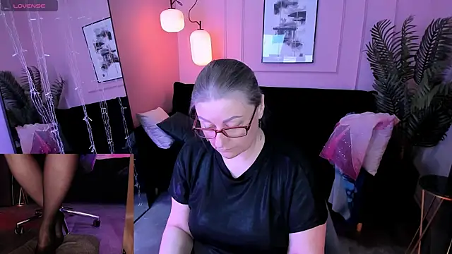 Alexandra Kind online show from April 25, 8:28 pm