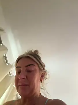 Naughtyhousewife x online show from June 28, 12:34 pm