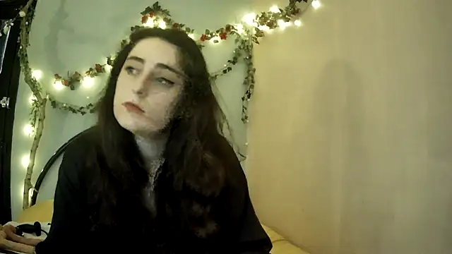 missclochette online show from April 21, 12:01 pm