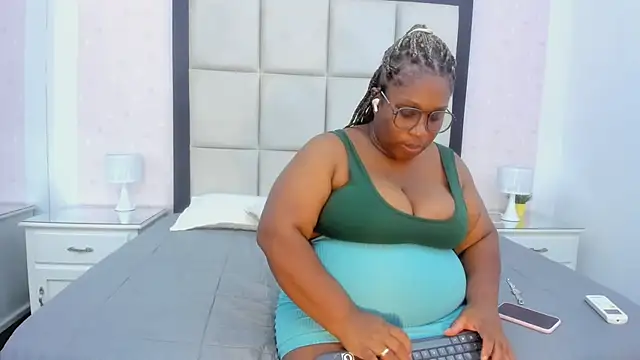 TreisyVixen online show from July 4, 3:46 am
