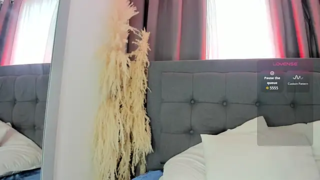hanna-baker01 online show from May 11, 2:41 pm