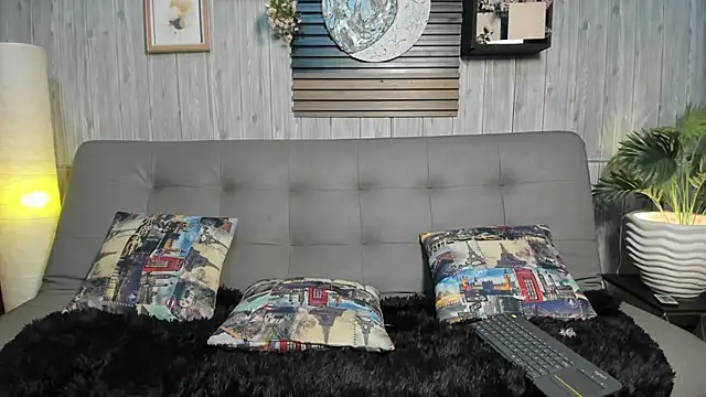 Luna  Cortez online show from May 7, 1:48 pm