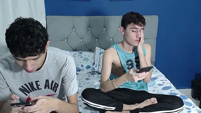 Thiago And Gael online show from July 12, 12:44 am