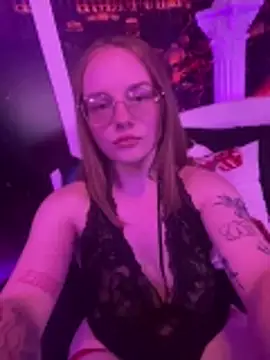 skyerose11 online show from May 14, 6:25 pm