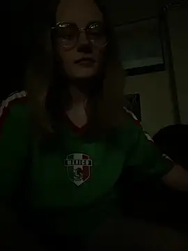 skyerose11 online show from April 16, 6:57 am