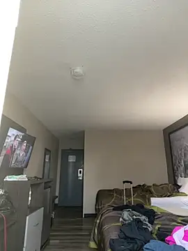 skyerose11 online show from May 9, 11:51 pm