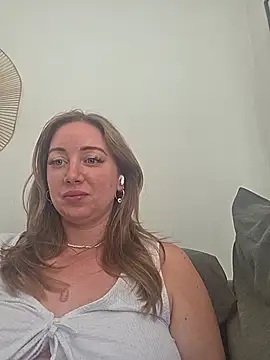 arielsweetieee online show from July 25, 9:27 am