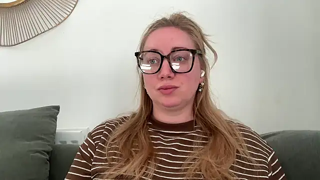 arielsweetieee online show from June 14, 7:42 am