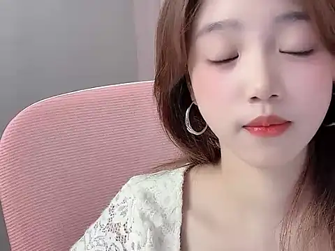 TwinXXbaby online show from April 17, 9:55 am