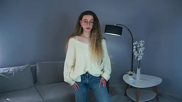 KaraCose online show from April 18, 4:37 am