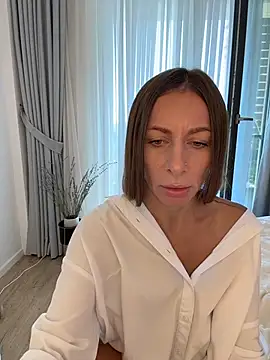 Mira Luna online show from July 29, 7:08 am