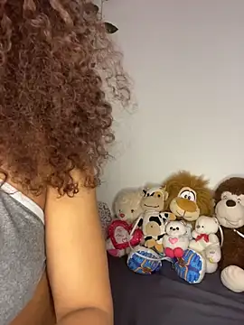 Daphnne Curly online show from July 8, 4:25 am