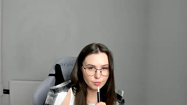 Regina cute  online show from May 11, 4:04 pm