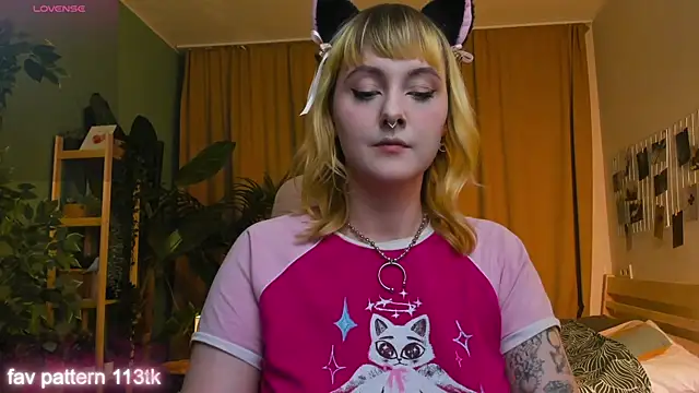 Emma Thomps online show from May 4, 2:10 pm