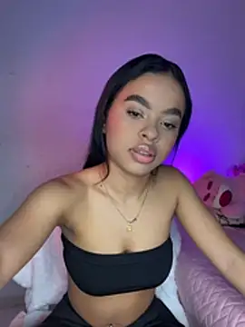 CoralinneRos online show from April 20, 2:09 pm