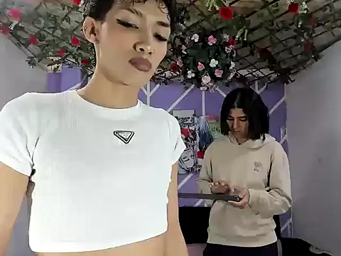 DAHNE HOT  online show from June 8, 1:23 pm