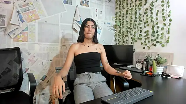 DAHNE HOT  online show from August 9, 7:06 pm