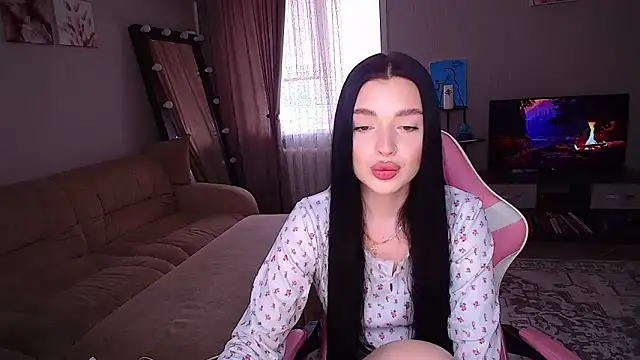 yoursLina online show from May 31, 9:37 am