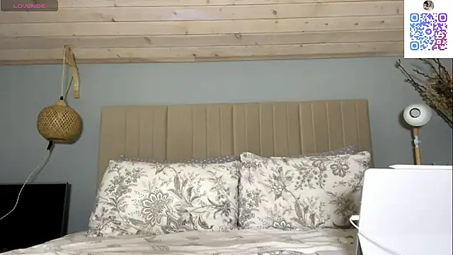 oliviakiiss online show from May 19, 2:13 pm