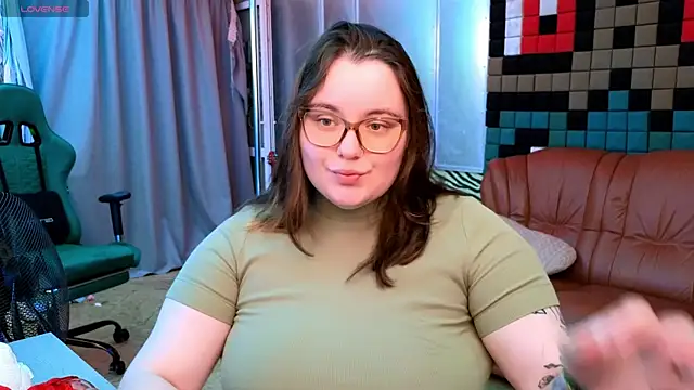 CatherineClaire online show from July 22, 4:30 pm