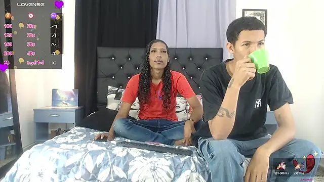 Mia Hiills online show from May 13, 8:03 pm