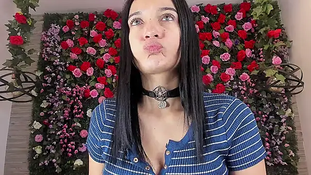 MilaWhitte online show from July 25, 2:35 pm